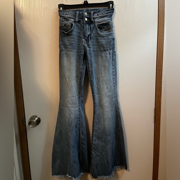 KanCan Denim - Kancan Signature High Rise Super Flare Raw Hem Size 22 (Juniors)